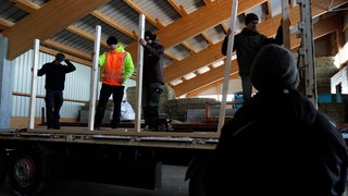 Die Zwanzger beim Wagenbau. 