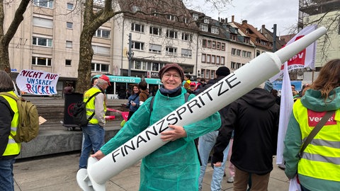 Eindrücke von der Demo gegen Stellenabbau an Uniklinik Freiburg