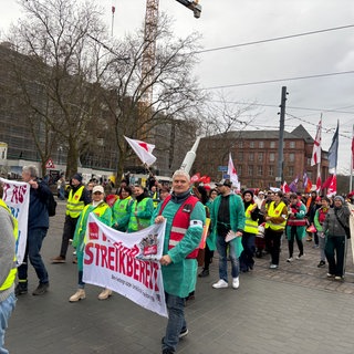 Eindrücke von der Demo gegen Stellenabbau an Uniklinik Freiburg