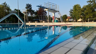 Soll das Schopfheimer Freibad zu einem Naturbad umgebaut werden ? Die Menschen haben bei einem Bürgerentscheid das Wort.