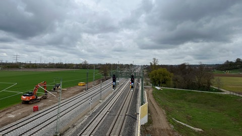 Der Rheintalbahn-Abschnitt zwischen Müllheim und Auggen wurde unter anderem viergleisig ausgebaut. 