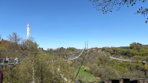 Die "Neckarline" in Rottweil ist 606 Meter lang und 60 Meter hoch. Bis zu 150.000 Besucher werden jährlich erwartet, die den Weg über das Neckartal zwischen der Rottweiler Altstadt und dem Testturm auf der anderen Seite des Tals über die Brücke nehmen. 