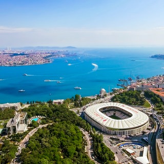 Der Besiktas Park in Istanbul aus Drohnenperspektive. Dort findet das Europa League Finale statt, an dem der SC Freiburg teilnehmen wird.