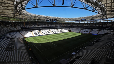 Der Besiktas Park in Istanbul von innen. Dort findet das Europa League Finale statt, an dem der SC Freiburg teilnehmen wird.