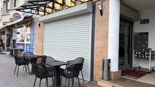 Vor einem Café in Weil Friedlingen ist am Dienstagabend ein 44-jähriger Mann angeschossen worden. Das Café ist geschlossen, die Rolladen unten