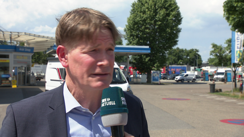 Timo Didier vom Verband des württembergischen Verkehrsgewerbes. Er zieht Tankrabatt Bilanz, genau wie die Spedition aus dem Schwarzwald.