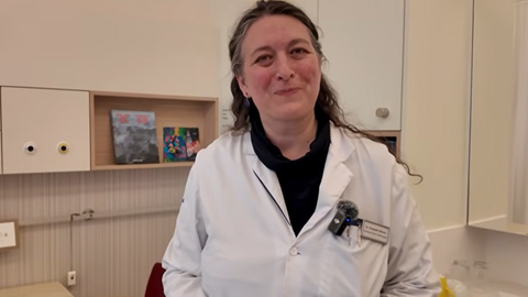 Elisabeth ist leitende Ärztin der Infektiologie an einem Schweizer Spital. 