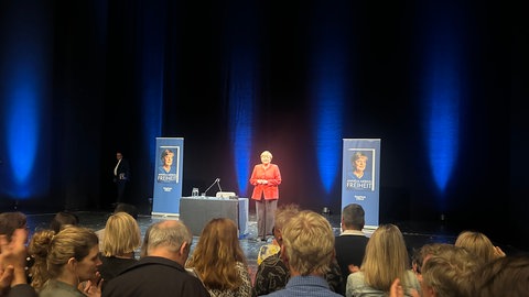 Angela Merkel bei der Lesung ihres Buches im Freiburger Theater.