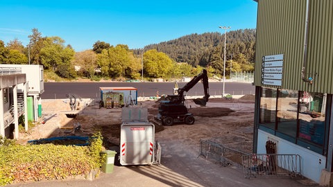Der SC Freiburg baut einen neuen Kunstrasenplatz