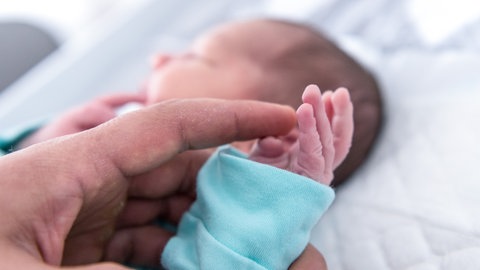 Der verletzte Säugling, der aus dem Schwarzwald-Baar-Klinikum mitgenommen wurde, ist wieder aufgetaucht und in Sicherheit.
