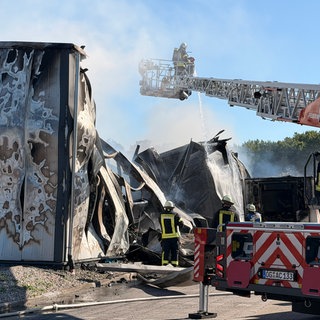 Eine Lagerhalle in Renchen (Ortenaukreis) hat am Dienstagnachmittag gebrannt.