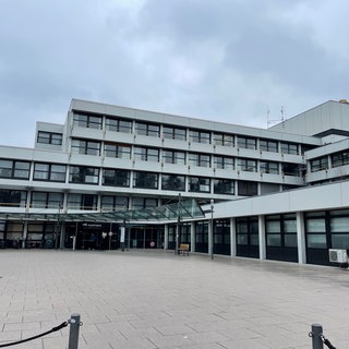 Die Klinik Friedrichshafen, die zum Medizin Campus Bodensee gehört, von außen.