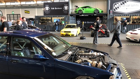 Getunte Autos auf der Messe "Tuning World Bodensee" 2024 in Friedrichshafen