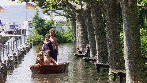 Überflutete Uferpromenade in Unteruhldingen im Bodenseekreis 1999