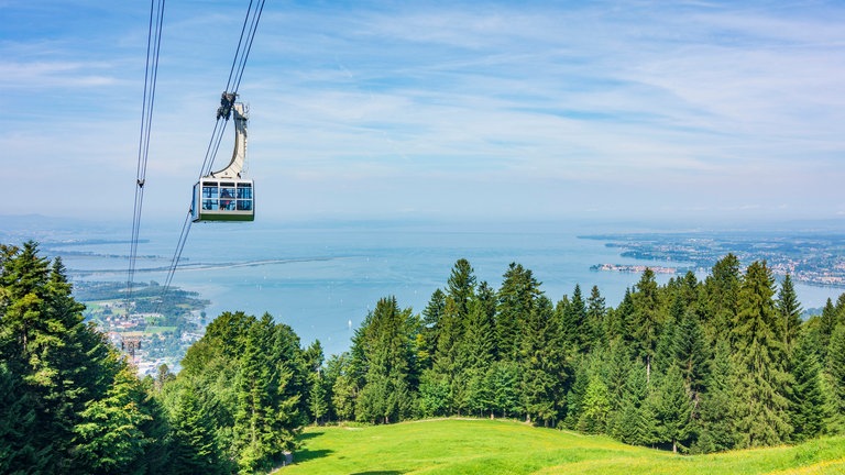 Pfänderbahn mit Blick auf den Bodensee.