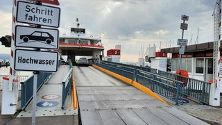 Bodensee-Fähre bei Hochwasser
