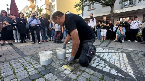 In Singen sind Stolpersteine verlegt worden, darunter auch zwei für Angehörige der Minderheit der Jenischen.