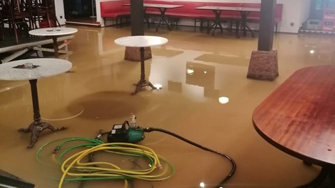 Im privaten Theater "Die Färbe" in Singen stand das Wasser etwa 80 Zentimeter hoch. 
