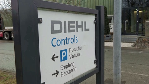 Schild vor Haupteingang von Diehl Controls in Wangen im Allgäu