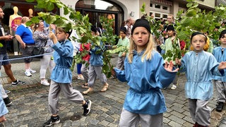 Der Rutenfestzug am Morgen ist ein Höhepunkt des Ravensburger Rutenfests.