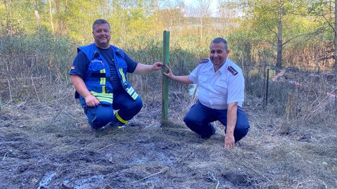 Der übergelaufende Bach hat ein großes Gebiet überschwemmt