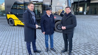 Winfried Hermann bei der Vorstellung des Pilotprojekts in Friedrichshafen.