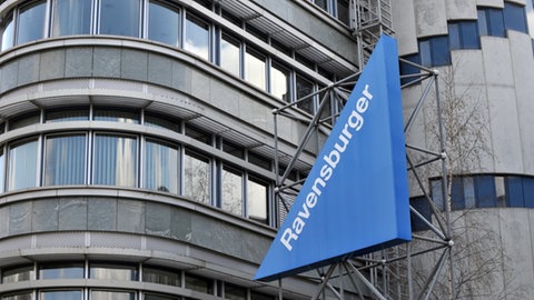 Ravensburger-Dreieck vor der Zentrale des Spieleherstellers Ravensburger in Ravensburg