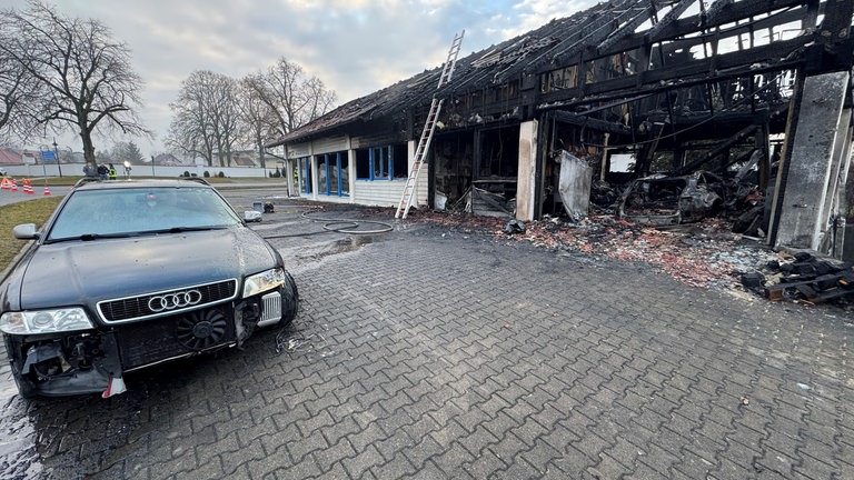 Brand in Motorradwerkstatt in Maselheim: 300 Motorräder beschädigt