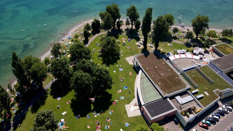 Das Schwimmbad in Immenstaad von oben