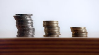 OB setzt Rotstift an: Weil die Stadt Friedrichshafen sparen muss, sollen geplante Bauprojekte vorerst nicht umgesetzt werden.