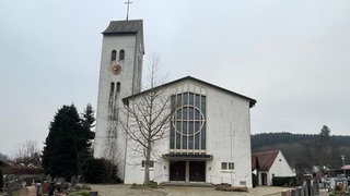 Die Kirche Sankt Felix und Regula der Kirchengemeinde Schwarzenbach.