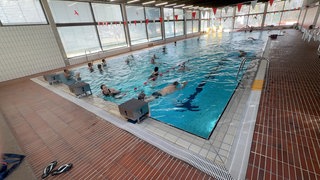 Die Gemeinde und die Bürgerinnen und Bürger sind sich einig: Das Hallenbad muss erhalten bleiben.