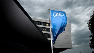 Gewitterwolken über dem ZF-Forum: Der Autozulieferer soll 2024 hohe Verluste gemacht haben.