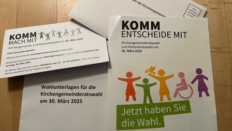 Briefwahlunterlagen der Kirchengemeinderatswahlen 2025 in der Diözese Rottenburg-Stuttgart. 