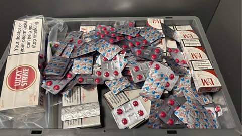 Zoll stoppt Reisenden in Friedrichshafen mit skurriler Schmuggelware