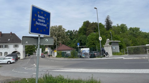 Noch keine Grenzkontrollen am Donnerstagvormittag in Lindau-Zech, nachdem Innenminister Dobrindt verstärkte Grenzkontrollen und die Zurückweisung von Migranten angeordnet hat.