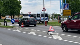 Die Bundespolizei kontrolliert in Lindau Einreisende, nachdem Innenminister Dobrindt verstärkte Grenzkontrollen und die Zurückweisung von Migranten angeordnet hat.