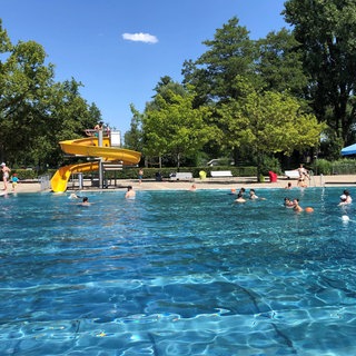Die Freibadsaison in Oberschwaben und am Bodensee startet. Doch in vielen Freibädern fehlt es an Personal. Die DLRG hilft vielerorts aus.