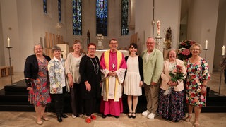 Bischof Dr. Klaus Krämer (Mitte) gemeinsam mit den Beauftragten: unter ihnen sind auch Sabine Steinbeck (r.) und Michaela Scheffold-Haid (3. v.l.) aus Ravensburg.