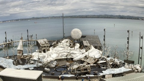 Die Webcam der Bregenzer Festspiele zeigt die Seebühne für die Oper "Der Freischütz" 2025. Die Proben beginnen.
