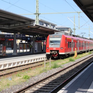 Der Bahnhof in Friedrichshafen nach dem Modernisierungsprogramm. Der Bahnsteig ist erhöht und jetzt barrierefrei