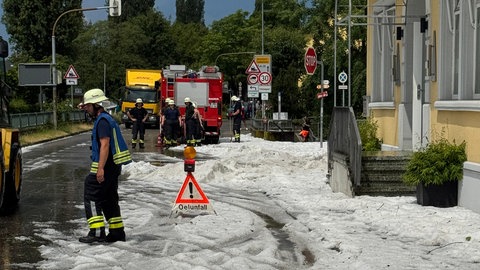 Hagel auf den Straßen in Sipplingen
