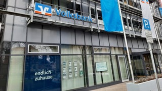 Das Gebäude der Volksbank Konstanz. Die Staatsanwaltschaft ermittelt wegen windiger Immobiliengeschäfte. Die Volksbank hatte Anzeige erstattet.