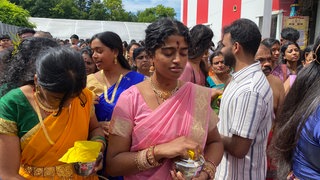 Gläubige Hindus feiern in Singen das jährliche Fest für Gott Ganescha