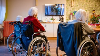 Bewohner in einem Senioren- und Pflegezentrum 