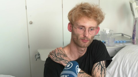 Joscha Loibl hat das Zugunglück bei Riedlingen mit Prellungen überlebt. Mehrere Menschen starben, 41 wurden verletzt.