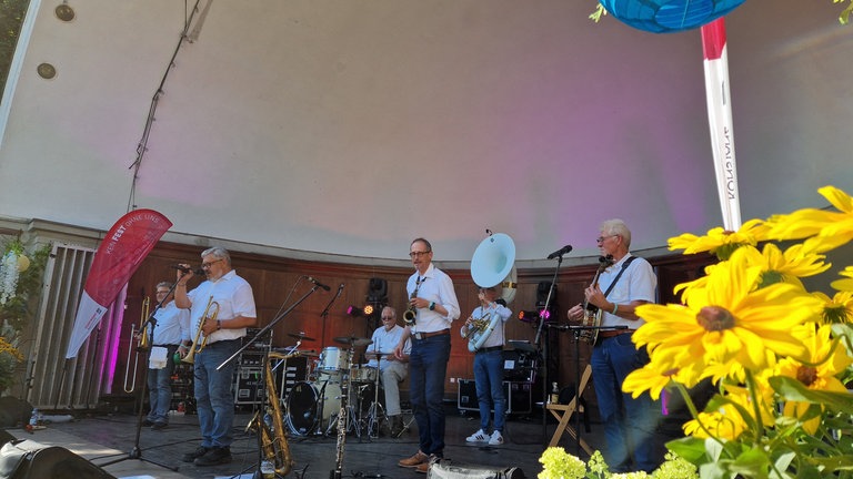 ...ebenso wie Live-Musik, ein Festivalmarkt und viele Spiele für Kinder und Familien.