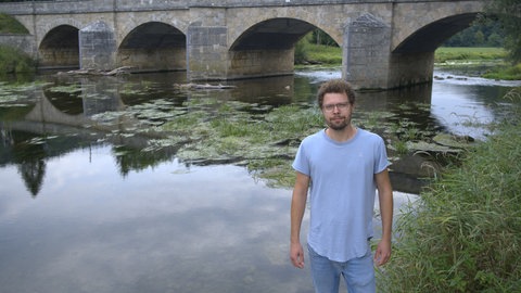 Ricardo Süßmuth hofft, dass bald wieder genug Wasser in der Donau ist, um sie mit Kanus zu befahren.