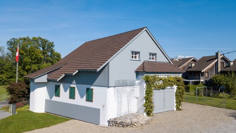 Der Dorfbunker in Bottighofen gehört zu den erhaltenen Bunkern des Festungsgürtels Kreuzlingen in der Schweiz.