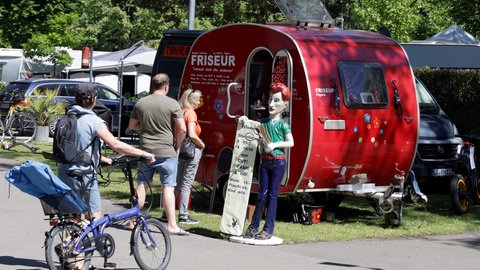 Der Camping Gohren am Bodensee ist Baden-Württembergs größter Campingplatz und hat einen eigenen Friseur.